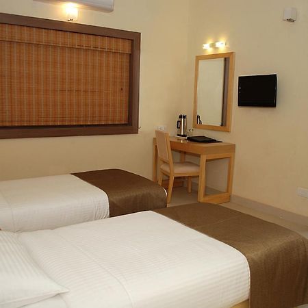 Sandalwood Hotel & Suites Santa Cruz Εξωτερικό φωτογραφία